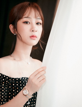 演员杨紫出任Chopard萧邦沈阳中兴专卖店“一日明星店长”